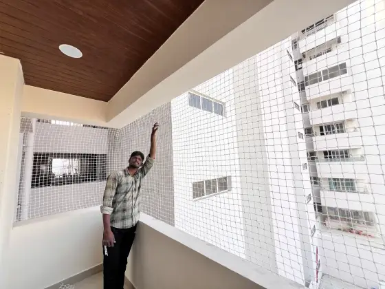 Reinforced child-safe net on a balcony